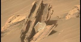Perseverance descobreix escombraries entre les roques de Mart