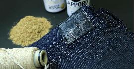 Una cervesera japonesa converteix la cervesa en pantalons texans
