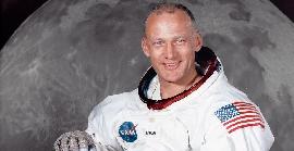 Subhasten la jaqueta que Buzz Aldrin va portar en la primera missió a la Lluna