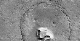 La cara d'un ós apareix a la superfície de Mart