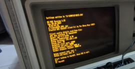 Un programador demostra la capacitat de ChatGPT en un ordinador IBM de 1984