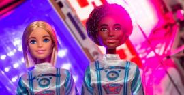 Les nines Barbie astronautes viatgen a l'Estació Espacial Internacional