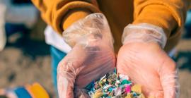 Científics xinesos desenvolupen esponges biodegradables per a lluitar contra la contaminació de microplàstics