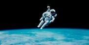 La foto de l'astronauta surant en l'espai compleix 40 anys